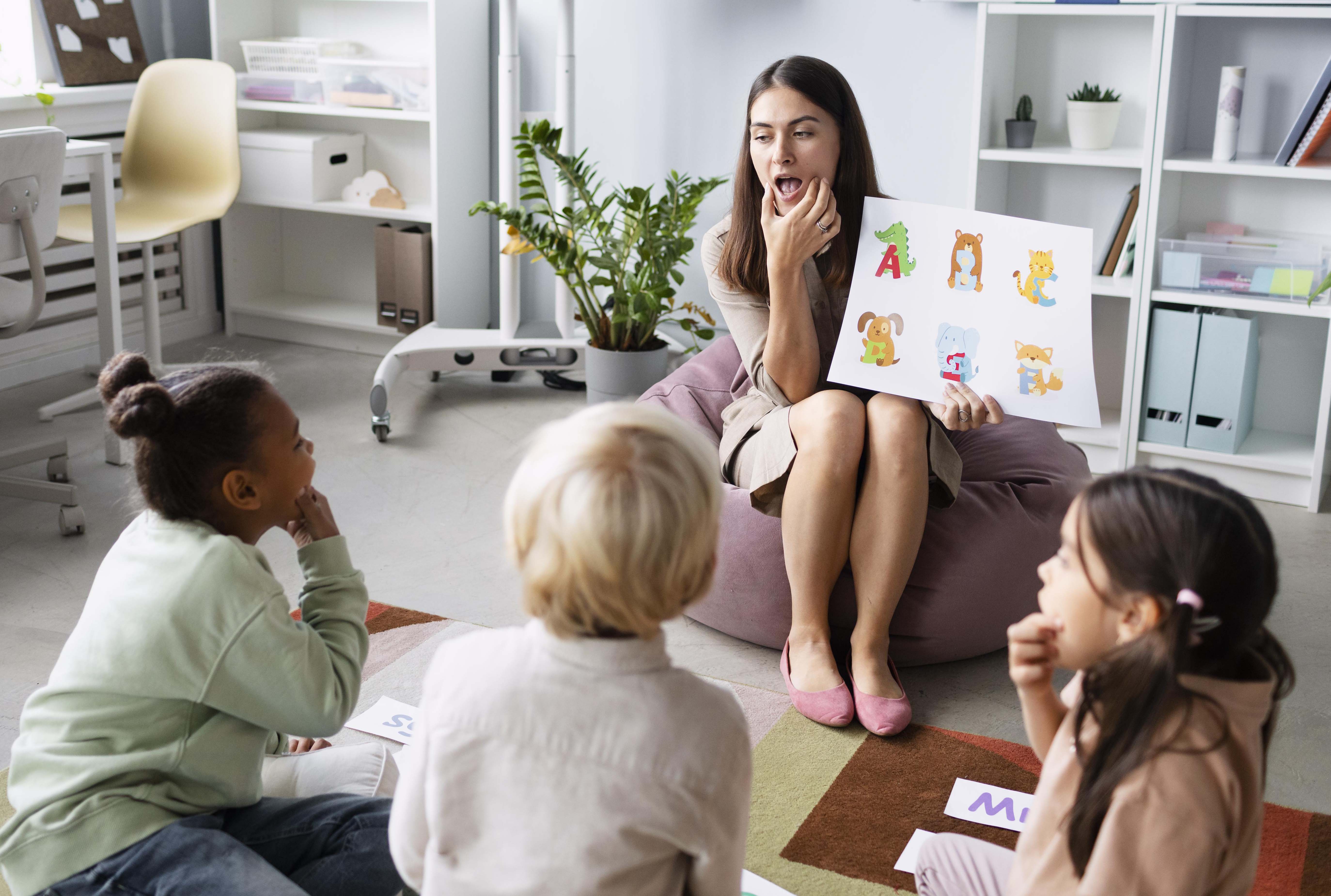 young-woman-doing-speech-therapy-with-kids (1) young-woman-doing-speech-therapy-with-kids