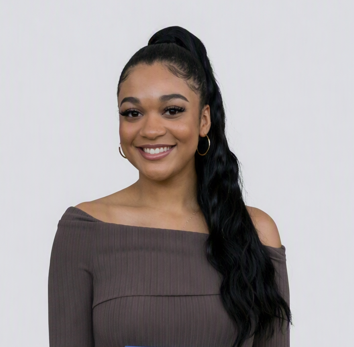 Elicia_headshot